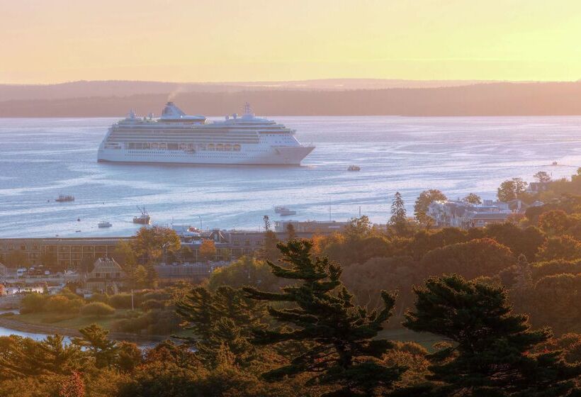 Отель Hampton By Hilton Bar Harbor