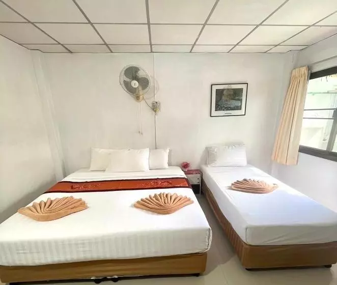 호텔 Jj Karon Beach