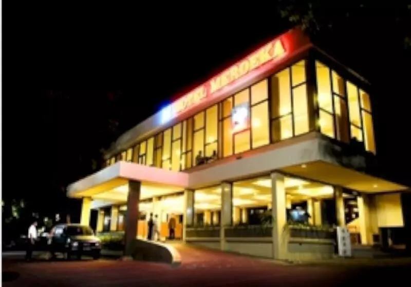 ホテル Merdeka Madiun