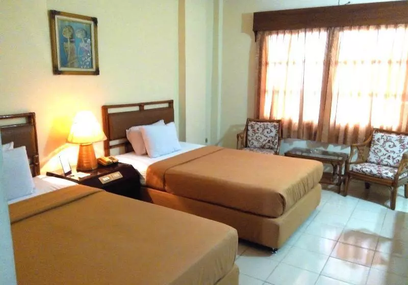 ホテル Merdeka Madiun