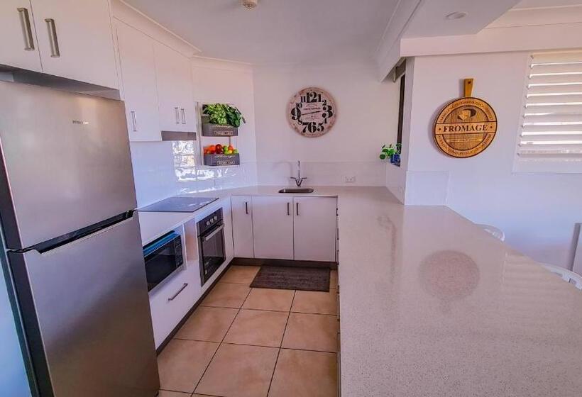 ホテル Pelican Sands Beach Resort