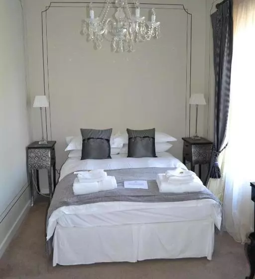 هتل روستایی Waterhouse Guest House