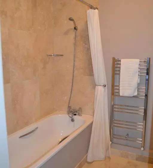 هتل روستایی Waterhouse Guest House