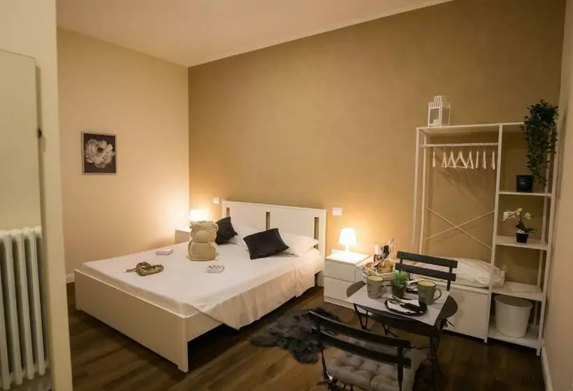 تختخواب و صبحانه Essential Rooms