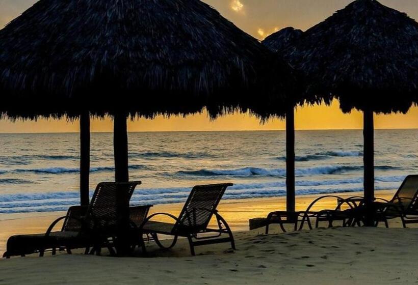 호텔 Dom Pedro Laguna Beach Resort & Golf