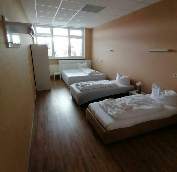 פנסיון 3 Bett Zimmer