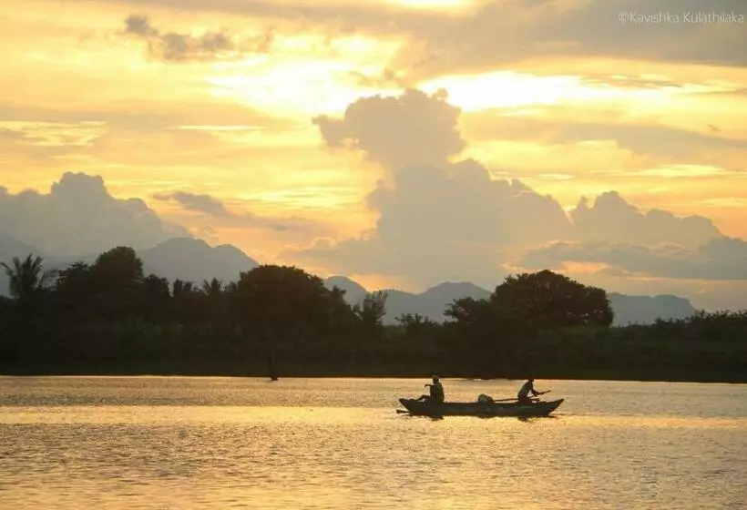 ペンション Mahaweli Holiday Resort   Udawalwa