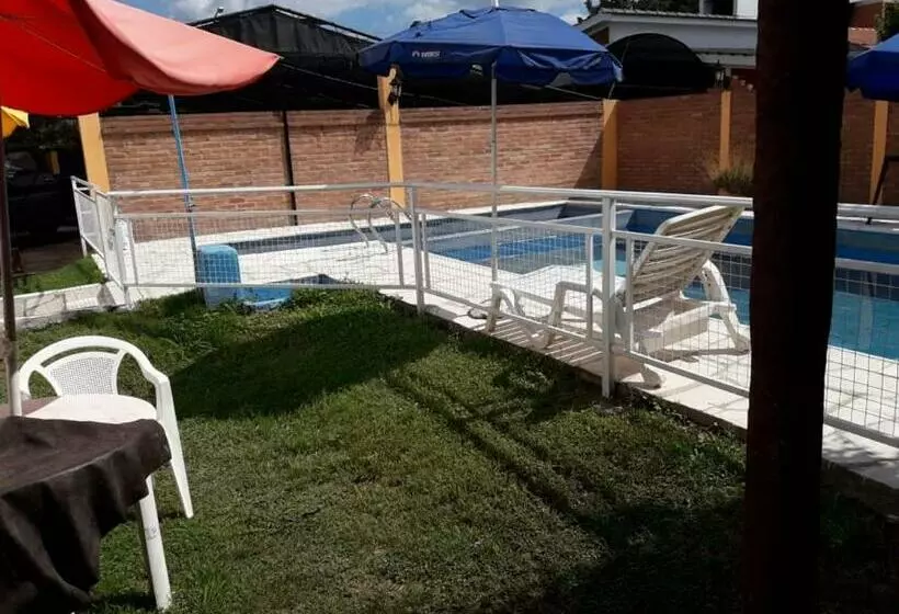 ユースホステル Posada Los Arcos