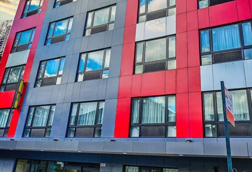 Hotelli Super 8 By Wyndham Bronx Near Botanical Garden