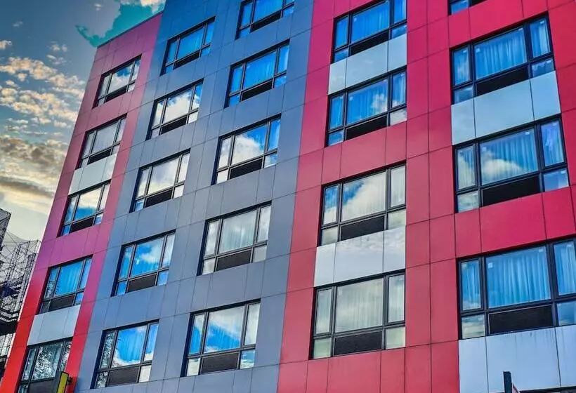 Hotelli Super 8 By Wyndham Bronx Near Botanical Garden