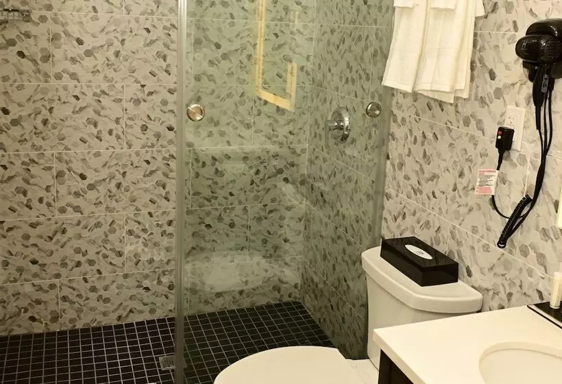 Hotelli Super 8 By Wyndham Bronx Near Botanical Garden