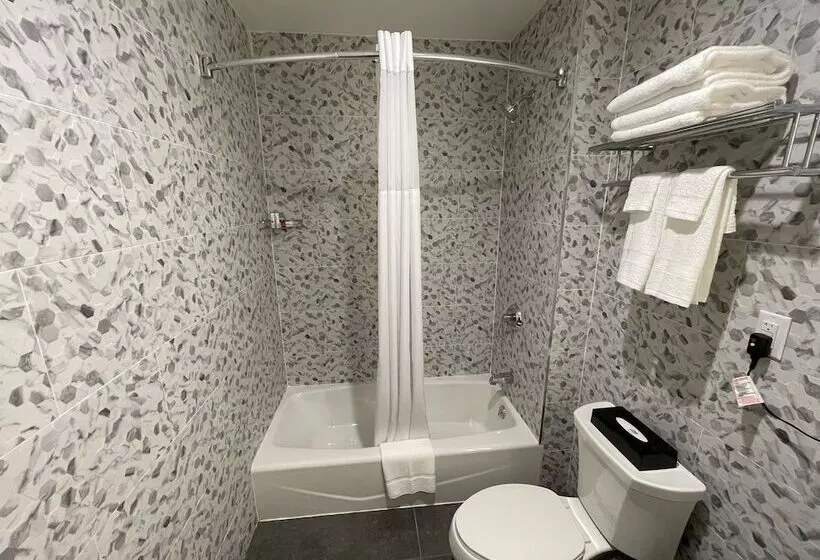 Hotelli Super 8 By Wyndham Bronx Near Botanical Garden