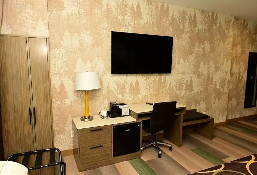 Hotelli Super 8 By Wyndham Bronx Near Botanical Garden