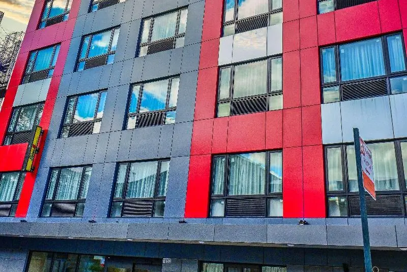 هتل Super 8 By Wyndham Bronx Near Botanical Garden