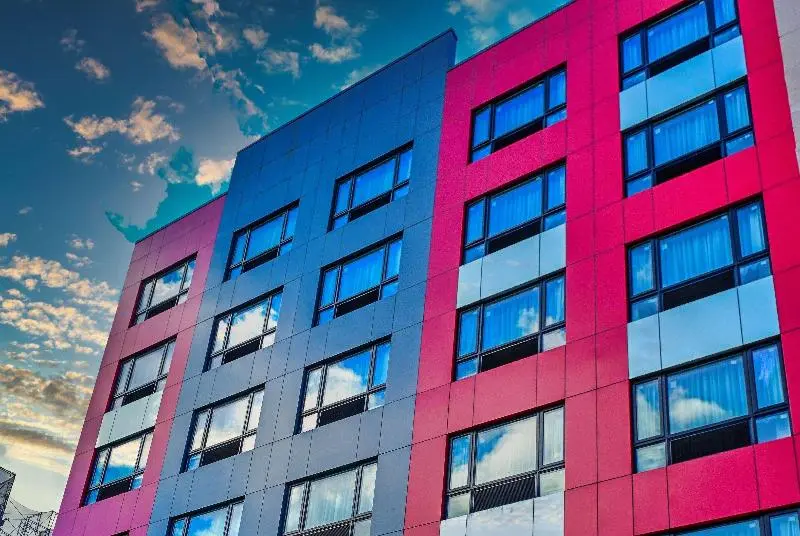 هتل Super 8 By Wyndham Bronx Near Botanical Garden