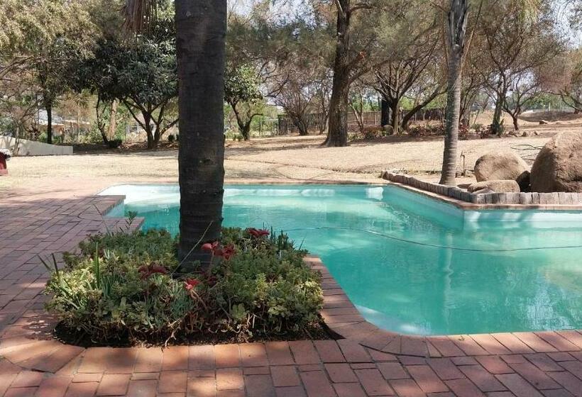 Pensão 82 On Romney