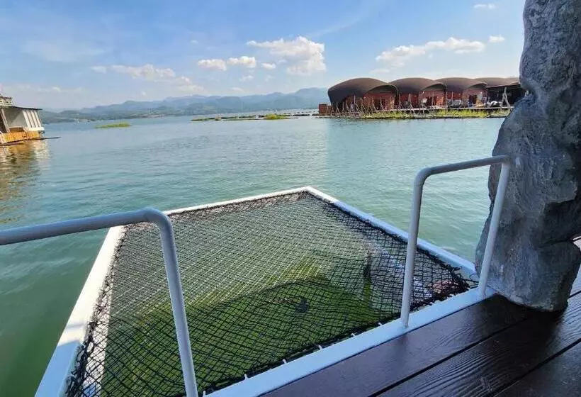 Lomakeskus บ้านไร่ วรรณ วาลย์ รีสอร์ท