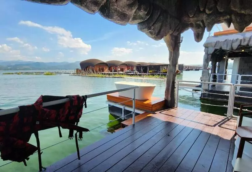 Lomakeskus บ้านไร่ วรรณ วาลย์ รีสอร์ท