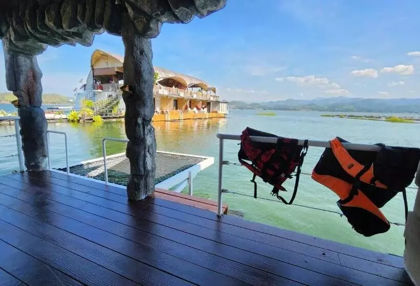 Lomakeskus บ้านไร่ วรรณ วาลย์ รีสอร์ท