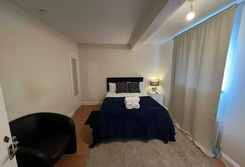 تختخواب و صبحانه Shared House In Chakeshill Drive