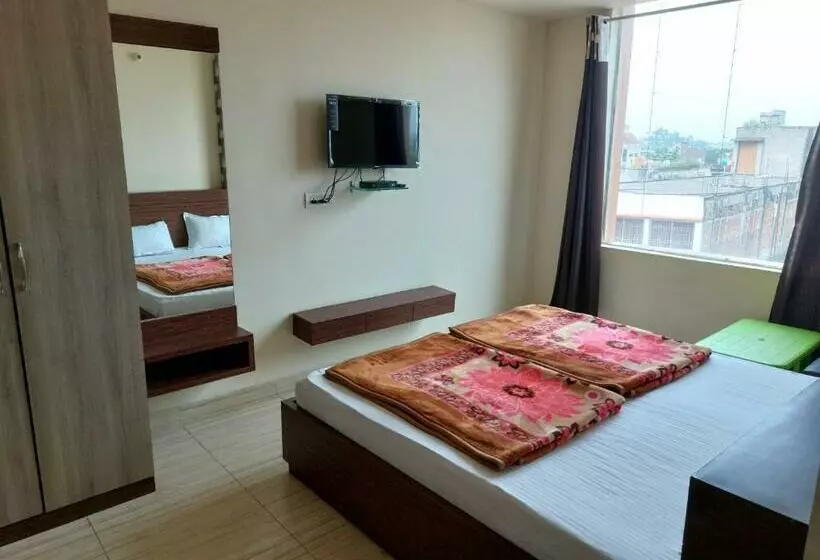 ホテル Satyam Palace