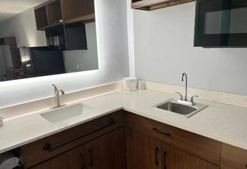 Hotelli Hometowne Studios By Red Roof Georgetown, Ky