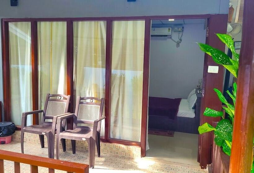 هتل The Aroma Resort