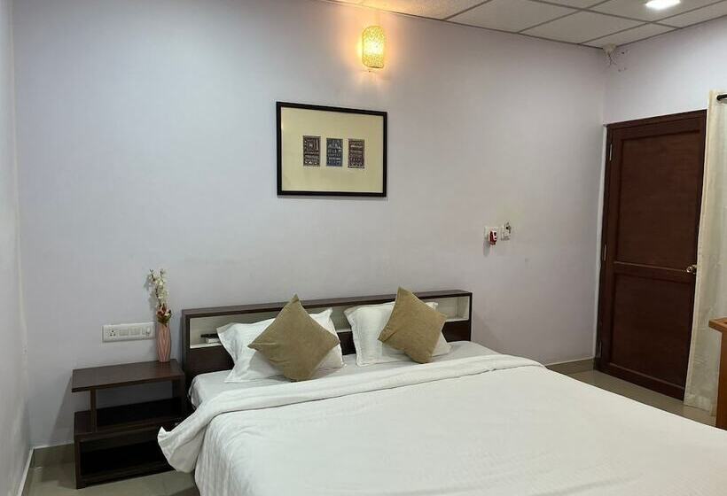 هتل The Aroma Resort