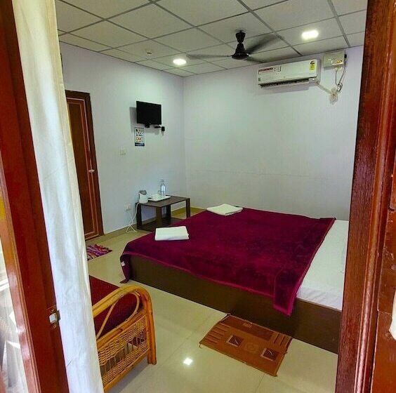 هتل The Aroma Resort