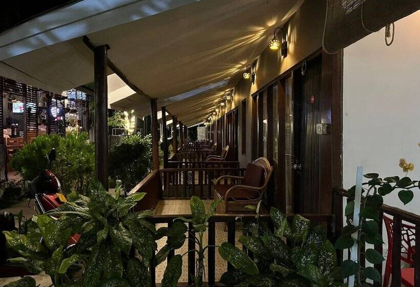 هتل The Aroma Resort