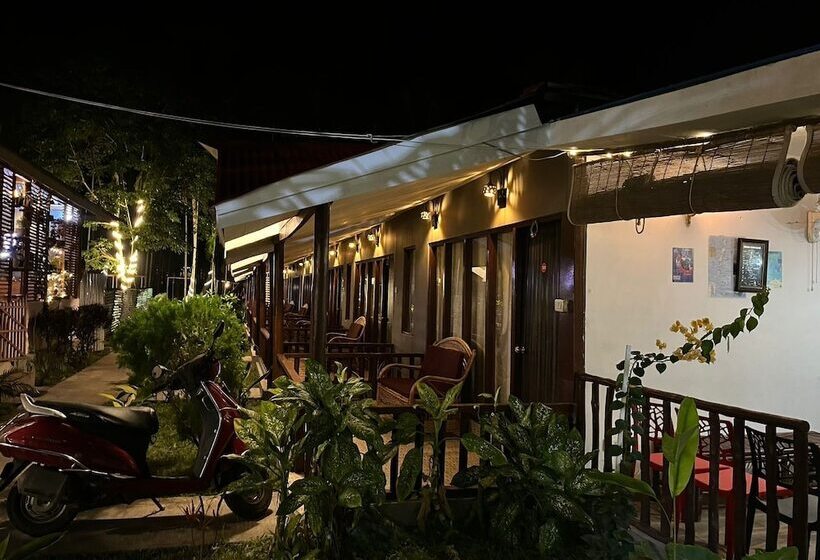 هتل The Aroma Resort