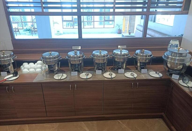 Golden Peaks Hotel & Restaurant