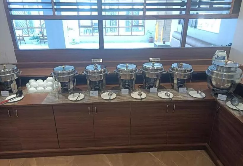 Golden Peaks Hotel & Restaurant