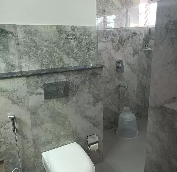 Golden Peaks Hotel & Restaurant