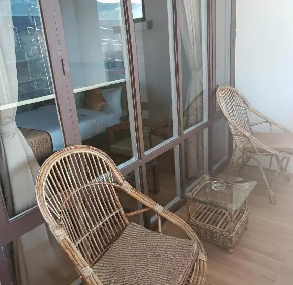 Golden Peaks Hotel & Restaurant