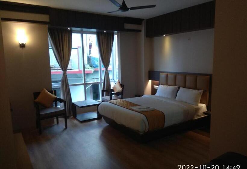 Golden Peaks Hotel & Restaurant