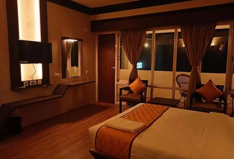 Golden Peaks Hotel & Restaurant