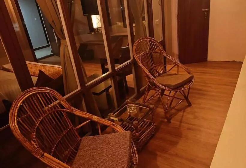 Golden Peaks Hotel & Restaurant