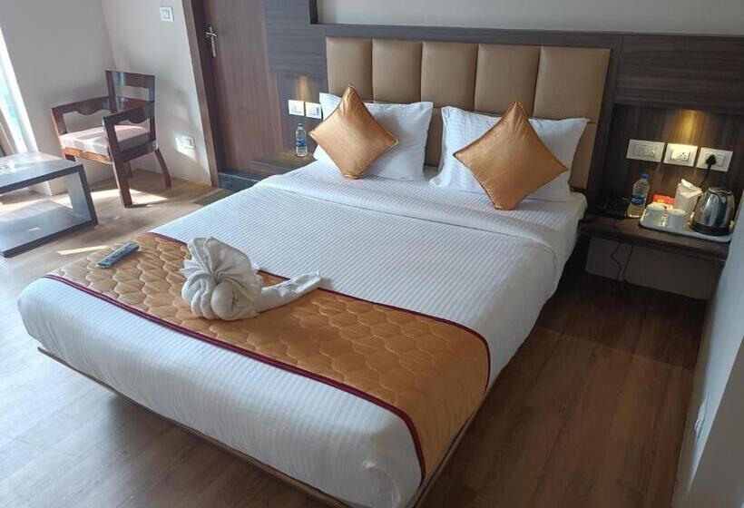 Golden Peaks Hotel & Restaurant