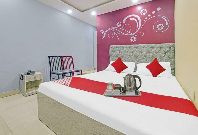 Hotelli Flagship 700151 Clouds Inn