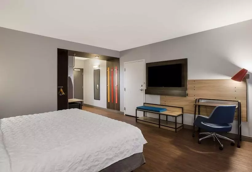 هتل Tru By Hilton Traverse City