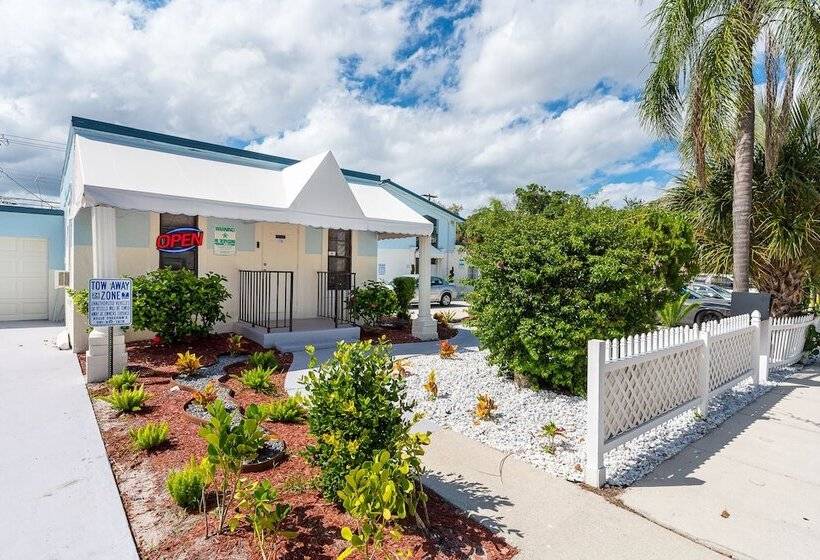 Seven Palms Hotel & Apartments