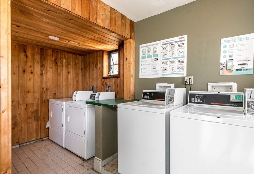 Seven Palms Hotel & Apartments