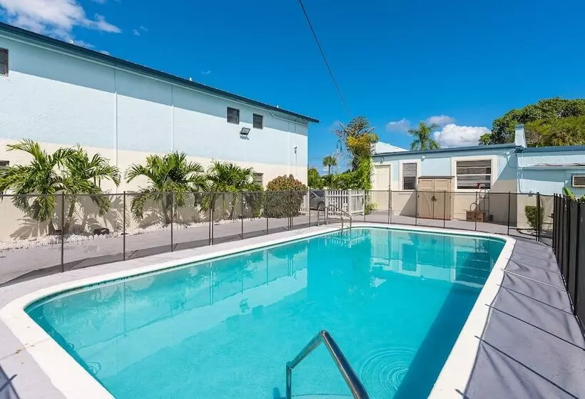 Seven Palms Hotel & Apartments