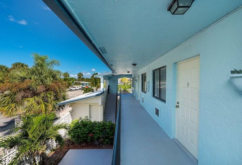 Seven Palms Hotel & Apartments