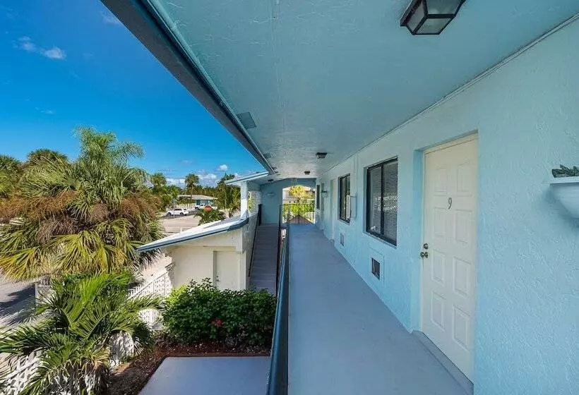 Seven Palms Hotel & Apartments