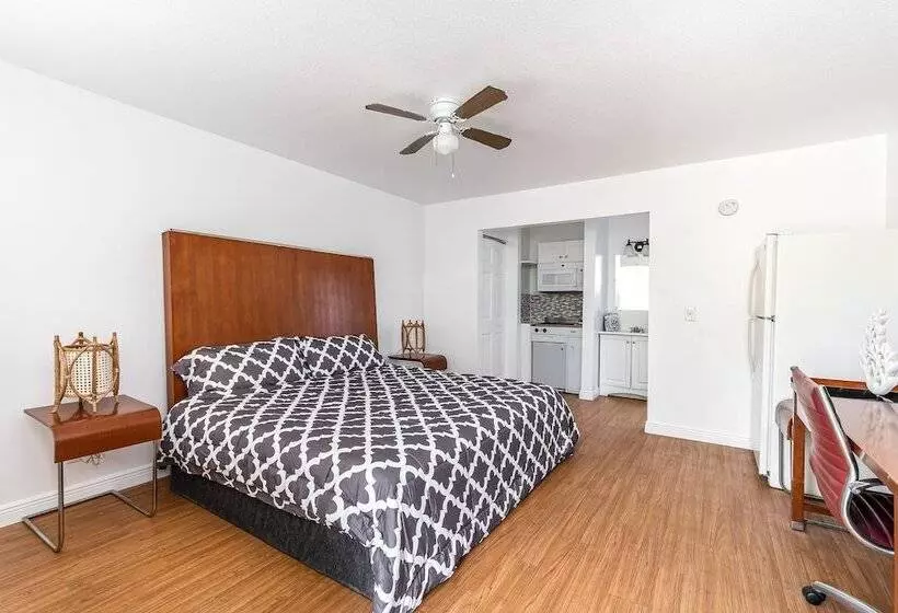 Seven Palms Hotel & Apartments