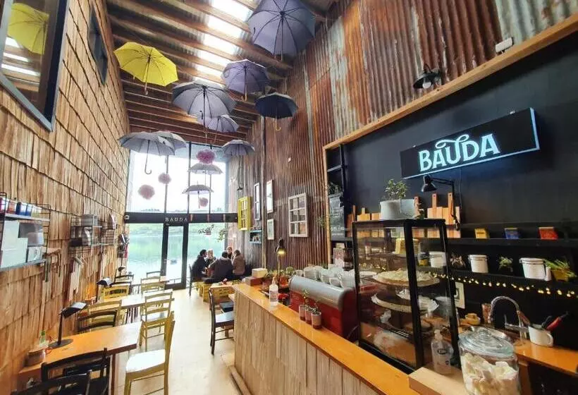 ホテル & Café Bauda