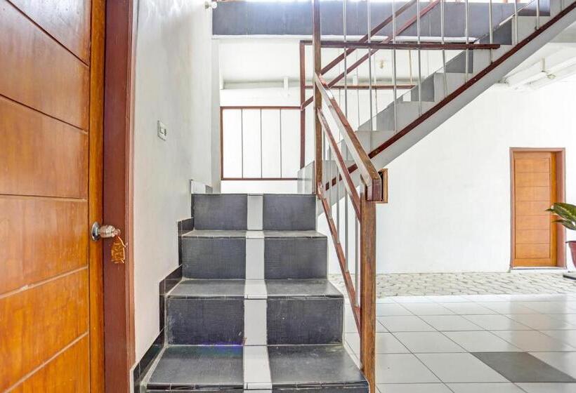 هتل Oyo 91773 Ab Homestay