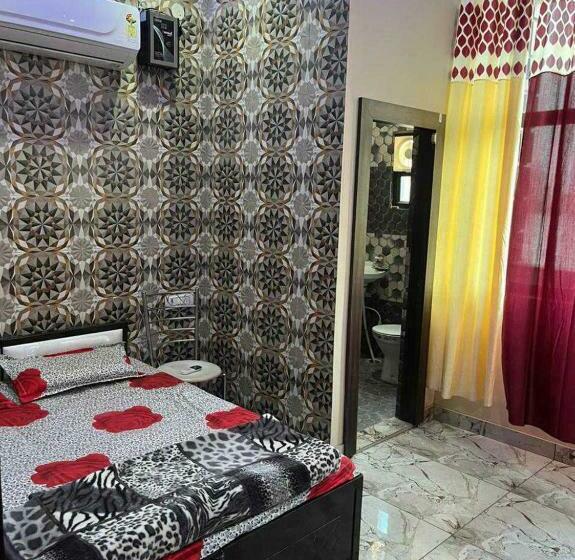 Hotelli Pop 92229  D 18